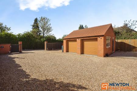 4 bedroom Detached house for sale in Fox Gardens, Grantham, NG31