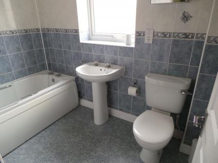 2 bedroom Flat to let in University Court, Grantham, NG31