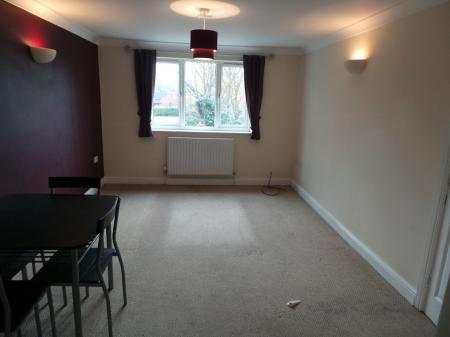 2 bedroom Flat to let in University Court, Grantham, NG31