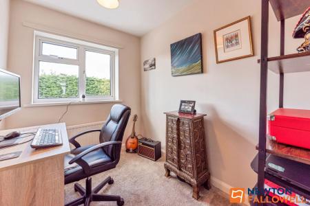 3 bedroom Semi-detached house for sale in Manchester Way, Grantham, NG31