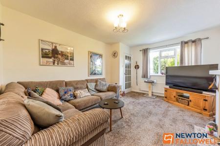 3 bedroom Semi-detached house for sale in Manchester Way, Grantham, NG31
