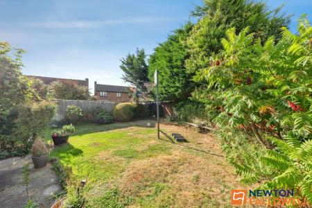 3 bedroom Semi-detached house for sale in Manchester Way, Grantham, NG31