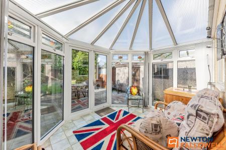 3 bedroom Semi-detached house for sale in Manchester Way, Grantham, NG31