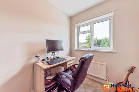 3 bedroom Semi-detached house for sale in Manchester Way, Grantham, NG31