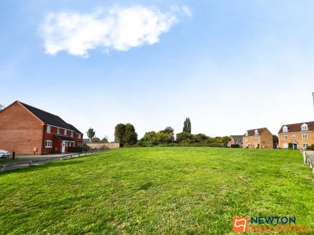 3 bedroom Semi-detached house for sale in Hoylake, Grantham, NG31