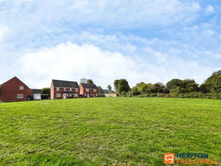 3 bedroom Semi-detached house for sale in Hoylake, Grantham, NG31