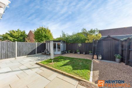 3 bedroom Semi-detached house for sale in Hoylake, Grantham, NG31