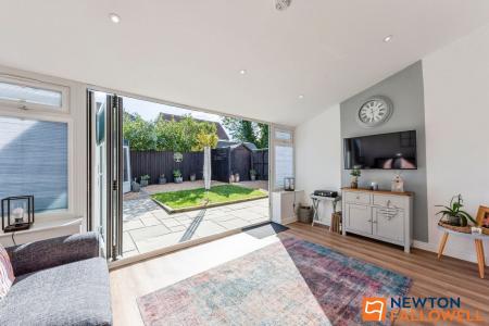 3 bedroom Semi-detached house for sale in Hoylake, Grantham, NG31