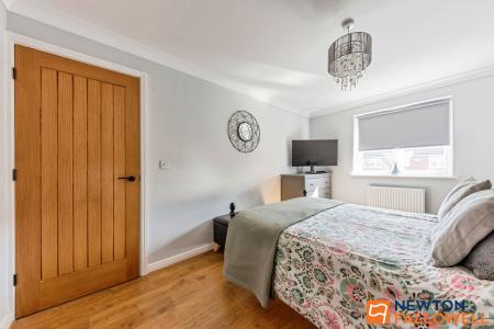 3 bedroom Semi-detached house for sale in Hoylake, Grantham, NG31