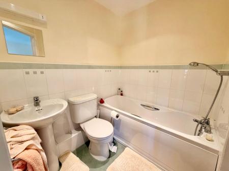 3 bedroom Terraced House for sale in Langford Gardens, Grantham, NG31
