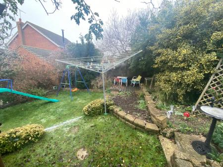 3 bedroom Detached house to let in Mercia Drive, Ancaster, NG32
