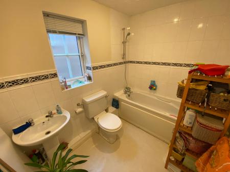 3 bedroom Detached house to let in Mercia Drive, Ancaster, NG32