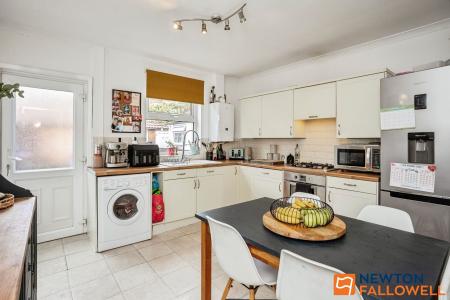 3 bedroom Terraced House for sale in Sidney Street, Grantham, NG31