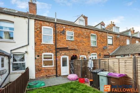 3 bedroom Terraced House for sale in Sidney Street, Grantham, NG31