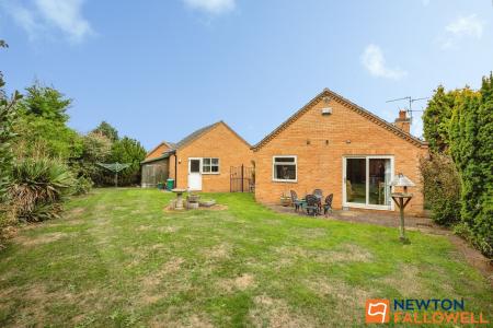 3 bedroom Detached bungalow for sale in Birmingham Close, Grantham, NG31