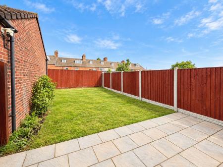 3 bedroom End of terrace house for sale in Dexter Avenue, Grantham, NG31