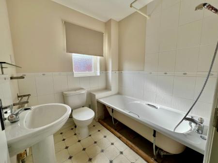3 bedroom End of terrace house for sale in Dexter Avenue, Grantham, NG31