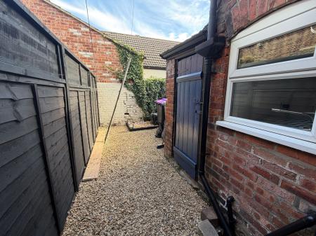 2 bedroom Terraced House for sale in Dudley Road, Grantham, NG31