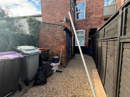 2 bedroom Terraced House for sale in Dudley Road, Grantham, NG31