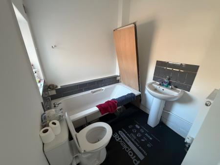 2 bedroom Terraced House for sale in Dudley Road, Grantham, NG31