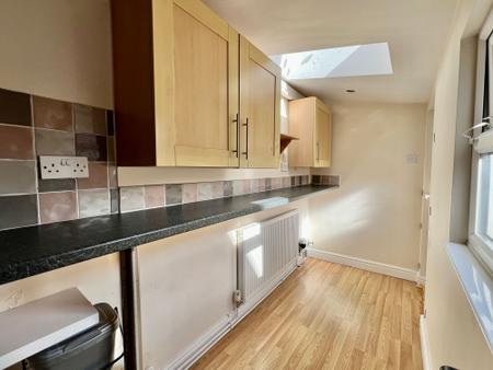 2 bedroom Terraced House for sale in Westbourne Place, Grantham, NG31