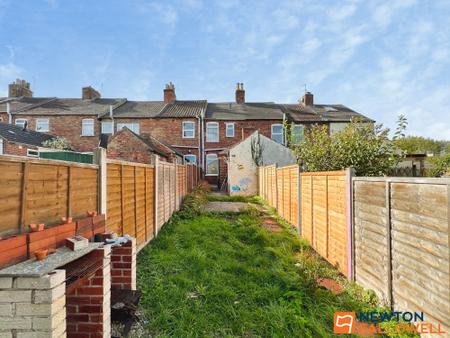 2 bedroom Terraced House for sale in Westbourne Place, Grantham, NG31