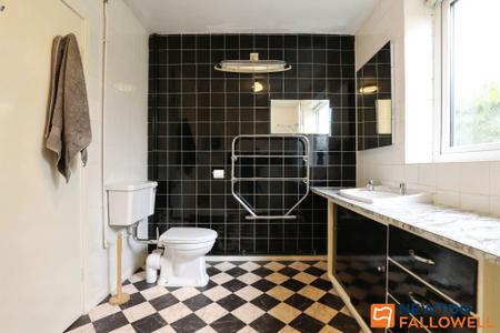 3 bedroom Detached bungalow for sale in Highcliffe Road, Grantham, NG31