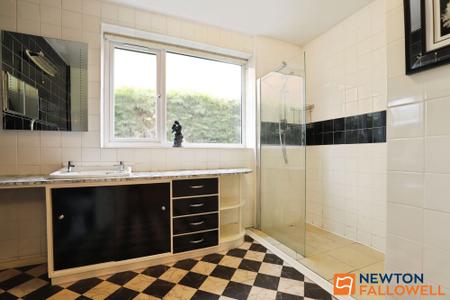 3 bedroom Detached bungalow for sale in Highcliffe Road, Grantham, NG31