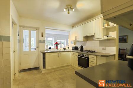 3 bedroom Detached bungalow for sale in Highcliffe Road, Grantham, NG31