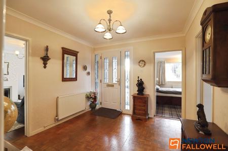 3 bedroom Detached bungalow for sale in Highcliffe Road, Grantham, NG31