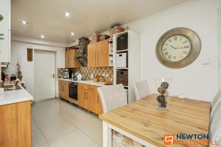 3 bedroom Semi-detached house for sale in Elliot Close, Grantham, NG31