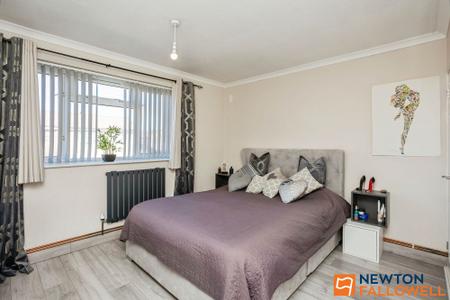 3 bedroom Semi-detached house for sale in Elliot Close, Grantham, NG31
