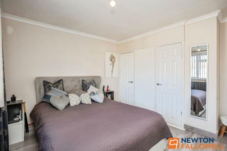 3 bedroom Semi-detached house for sale in Elliot Close, Grantham, NG31