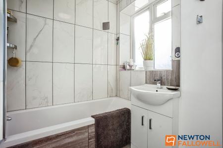 3 bedroom Semi-detached house for sale in Elliot Close, Grantham, NG31