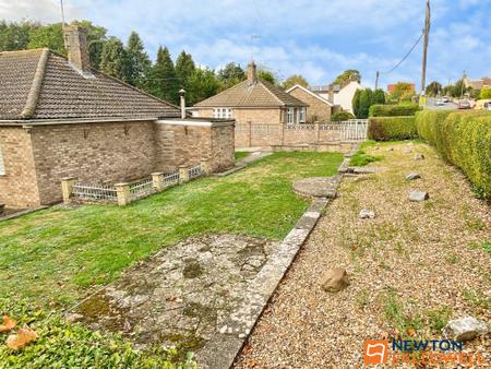 2 bedroom Detached bungalow for sale in High Street, Ropsley, NG33