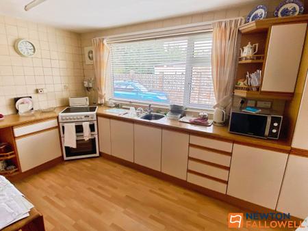 2 bedroom Detached bungalow for sale in High Street, Ropsley, NG33