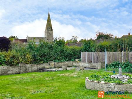 2 bedroom Detached bungalow for sale in High Street, Ropsley, NG33