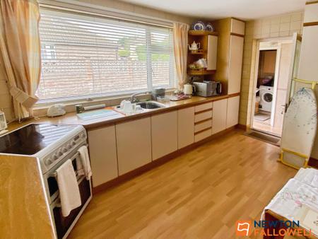 2 bedroom Detached bungalow for sale in High Street, Ropsley, NG33
