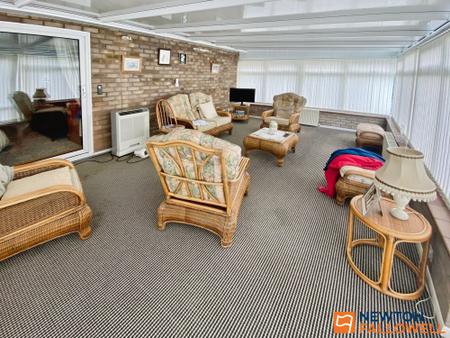 2 bedroom Detached bungalow for sale in High Street, Ropsley, NG33