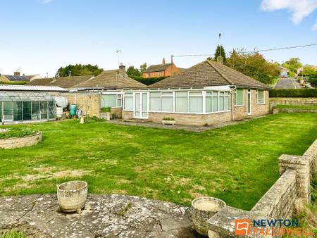 2 bedroom Detached bungalow for sale in High Street, Ropsley, NG33