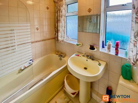 2 bedroom Detached bungalow for sale in High Street, Ropsley, NG33
