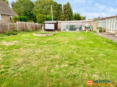 2 bedroom Detached bungalow for sale in High Street, Ropsley, NG33