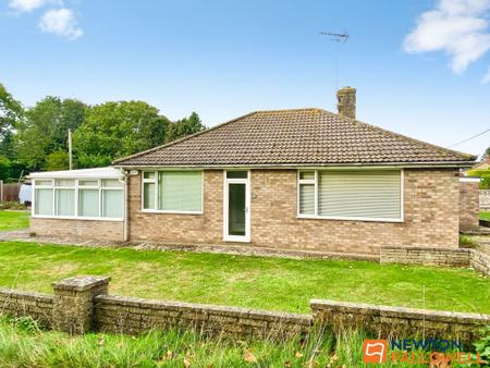 2 bedroom Detached bungalow for sale in High Street, Ropsley, NG33