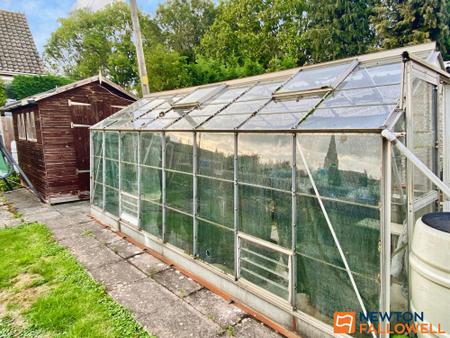 2 bedroom Detached bungalow for sale in High Street, Ropsley, NG33