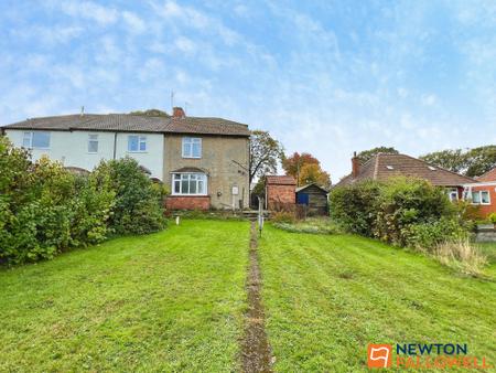 3 bedroom Semi-detached house for sale in Hill Avenue, Grantham, NG31