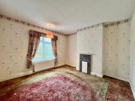 3 bedroom Semi-detached house for sale in Hill Avenue, Grantham, NG31