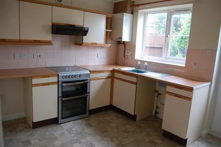 2 bedroom Semi-detached house to let in Campbell Close, Grantham, NG31