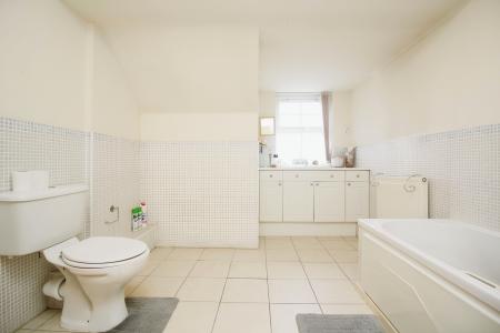 2 bedroom Apartment for sale in Manor House, Montvale Gardens, Leicester, LE4