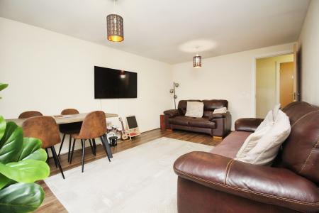 2 bedroom Apartment for sale in Manor House, Montvale Gardens, Leicester, LE4