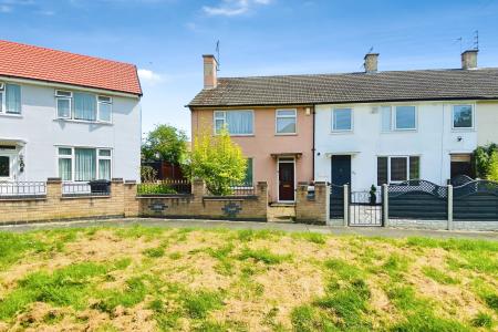 3 bedroom End of terrace house for sale in Aikman Avenue, New Parks, Leicester, LE3